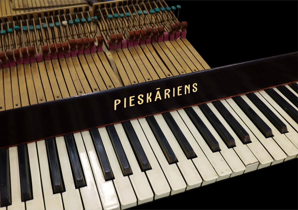PIESKĀRIENS. LNRMM mūzikas instrumentu kolekcijas izstāde