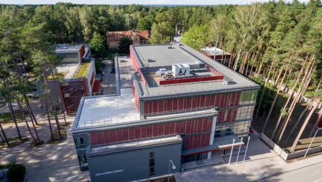 Jūrmalas Mūzikas vidusskolas izcilāko audzēkņu – konkursu laureātu koncerts “Tuvāk zvaigznēm”